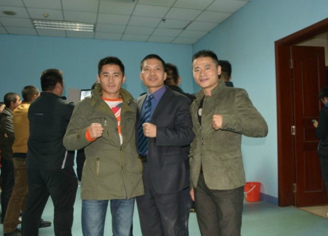 與王偉、武林風(fēng)教練合影